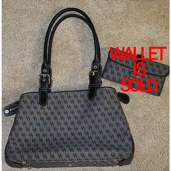 Dooney & Bourke Handbags - Black and grey Dooney & Burke medium tote purse